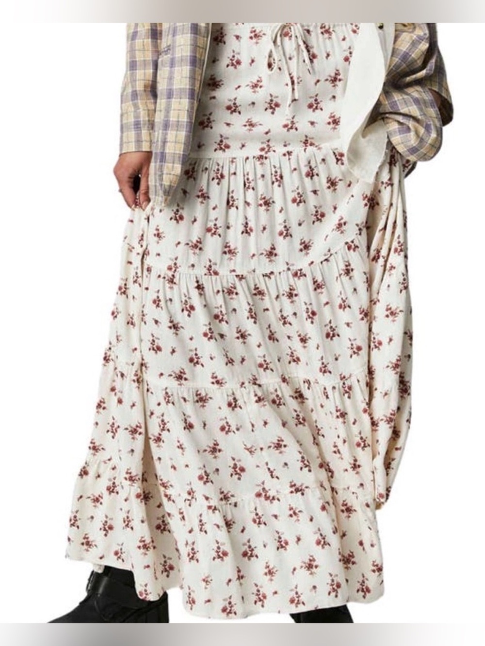 FREE PEOPLE tiered cream floral linen maxi skirt. size XL. pockets. like new.